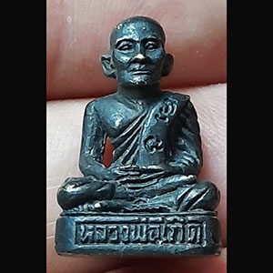 พระรูปหล่อหลวงพ่อเกิด วัดคลองปลากดนอก จ นครสวรรค์