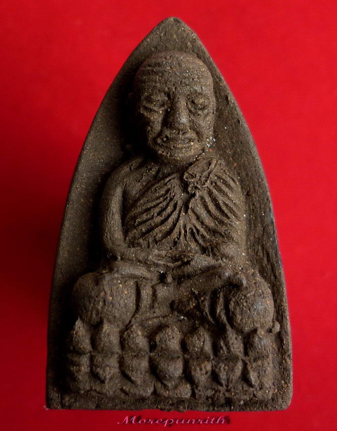 พระหลวงพ่อทวดเนื้อว่าน รุ่น ๑ ด้านหลังลายผ้า(โรยพลอยแร่จินดามณี) สำนักสงฆ์วัดเขากุฎ จ.สงขลา 