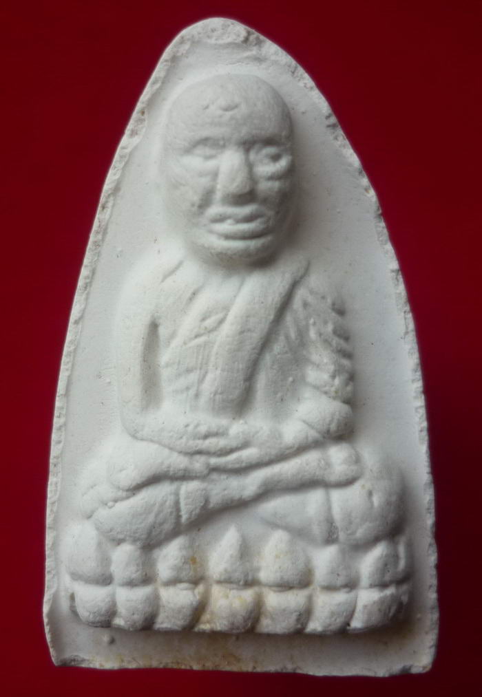 พระหลวงปู่ทวดเนื้อผงพุทธคุณ พิมพ์ใหญ่ ด้านหลัง ๙ ๕๐ พระอาจารย์ผัน วัดทรายขาว จ.สงขลา