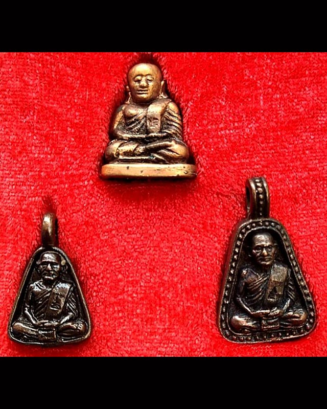 1.กล่องชุด หลวงพ่อเงิน บางคลาน ออกวัดตะพานหิน จ.พิจิตร หลวงพ่อคูณ ปลุกเสก พ.ศ. 2536 ตอกโค้ด