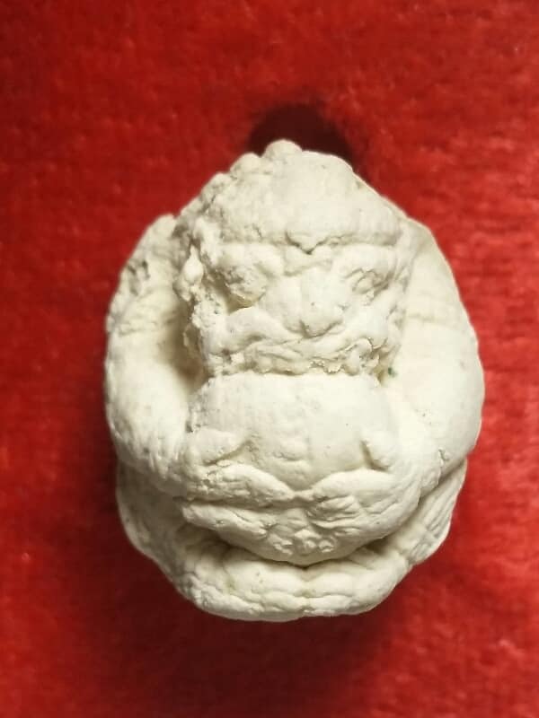 หนุมานอุ้มดวงเนื้อผง หลวงปู่เกลี้ยง วัดเนินสุทธาวาส  เคาะเดียวครับ 