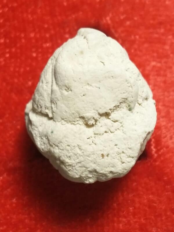 หนุมานอุ้มดวงเนื้อผง หลวงปู่เกลี้ยง วัดเนินสุทธาวาส  เคาะเดียวครับ 