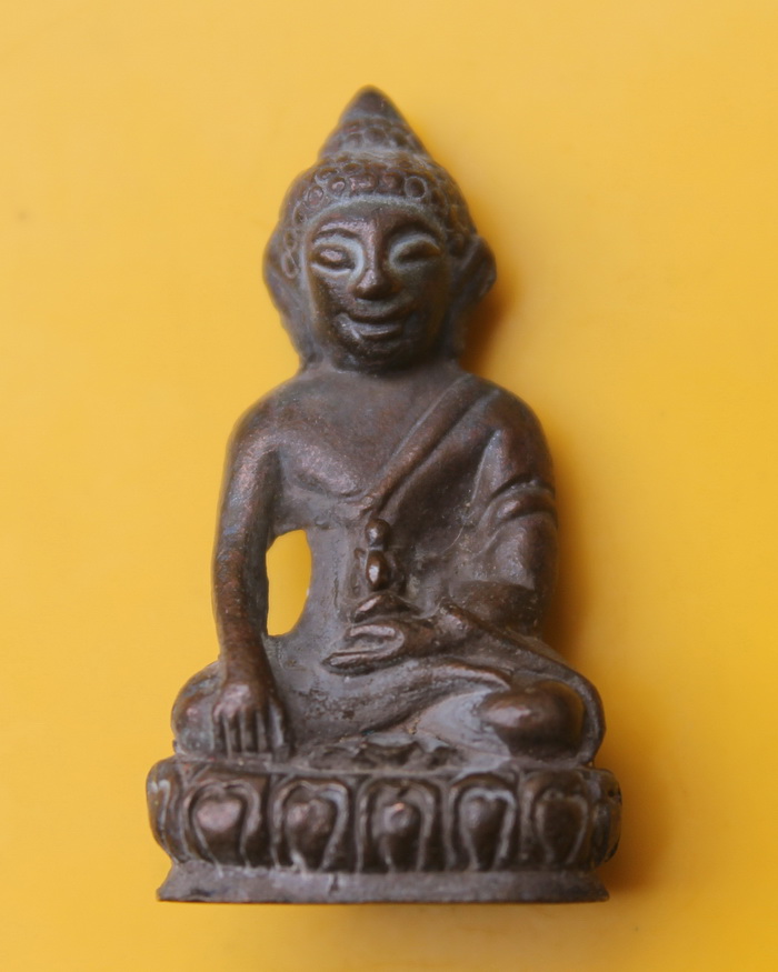 พระกริ่งเขมรน้อยหลวงปู่คำ วัดหนองแก
