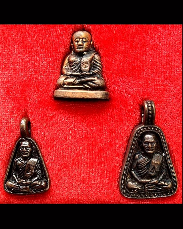 2.กล่องชุด หลวงพ่อเงิน บางคลาน ออกวัดตะพานหิน จ.พิจิตร หลวงพ่อคูณ ปลุกเสก พ.ศ. 2536 ตอกโค้ด