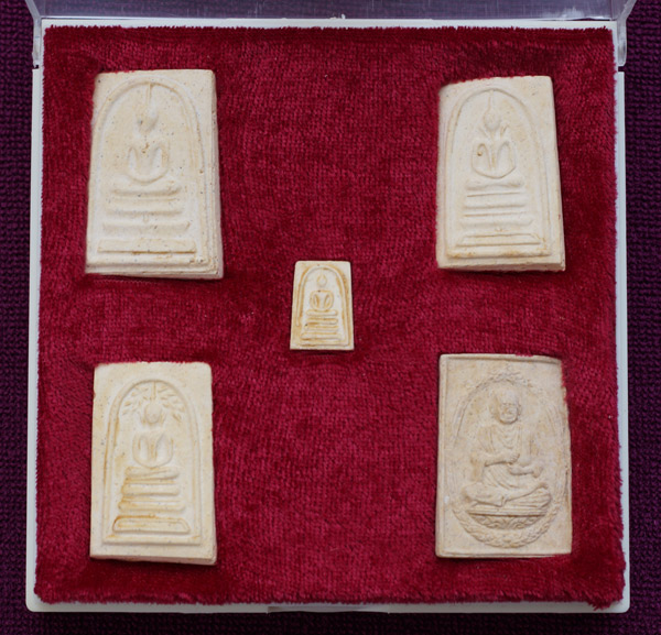 สมเด็จวัดระฆัง อนุสรณ์ 118ปี พ.ศ.2533 กล่องชุดกรรมการ 5 องค์ พร้อมบัตรรับรองให้พร้อมครบ 5 องค์ พร้อม