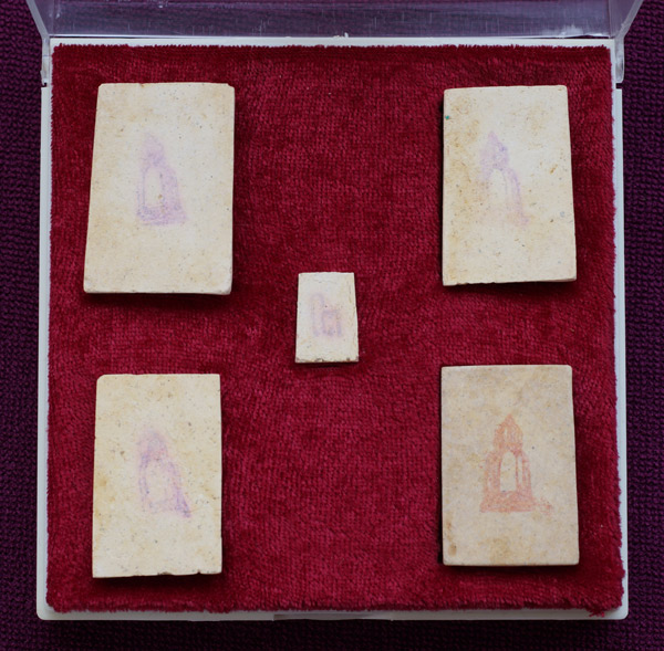 สมเด็จวัดระฆัง อนุสรณ์ 118ปี พ.ศ.2533 กล่องชุดกรรมการ 5 องค์ พร้อมบัตรรับรองให้พร้อมครบ 5 องค์ พร้อม