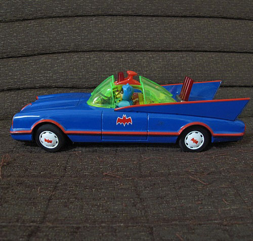 Aoshin Japan 70’s Lincoln Futura 1972 Batmobile Battery Operated 12 inches (30.5 cm) original 