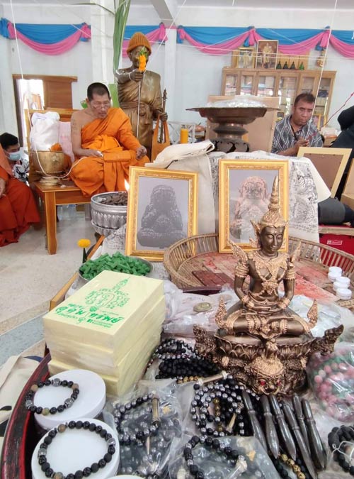 กำไลหนุนดวง หลวงปู่พระมหาศิลาเสก ร่วมกับหลวงปู่อุดมทรัพย์และเกจิสายเหนือโลกเพียบ เคาะเดียวครับ