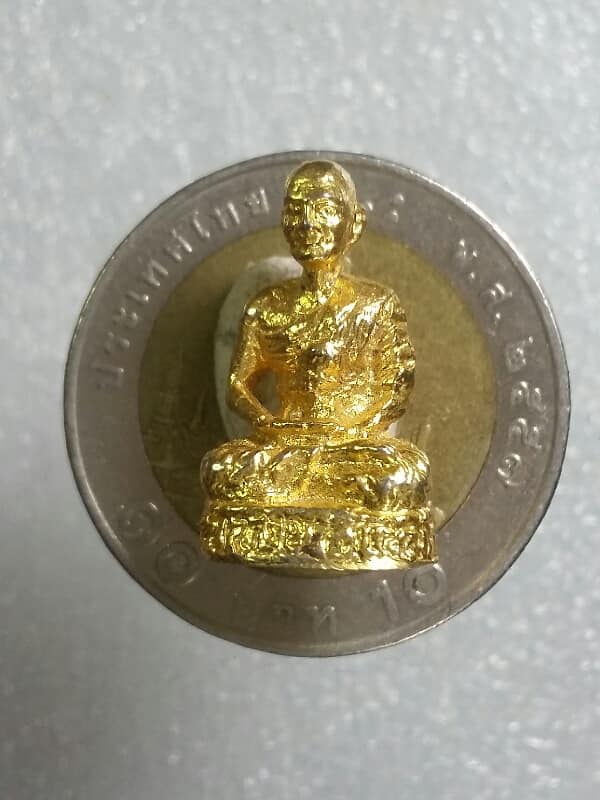 รูปหล่อเกจิ อ่านไม่ชัด   เคาะเดียวครับ