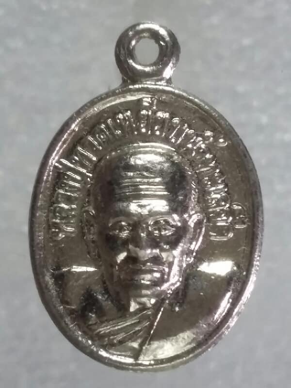 เหรียญเม็ดแตงหลวงพ่อทวด ออกวัดพะโค๊ะ สงขลา ปี ๕๒ เนื้อกะไหล่   เคาะเดียวครับ