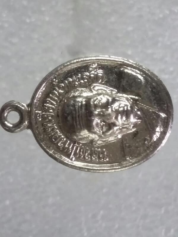 เหรียญเม็ดแตงหลวงพ่อทวด ออกวัดพะโค๊ะ สงขลา ปี ๕๒ เนื้อกะไหล่   เคาะเดียวครับ