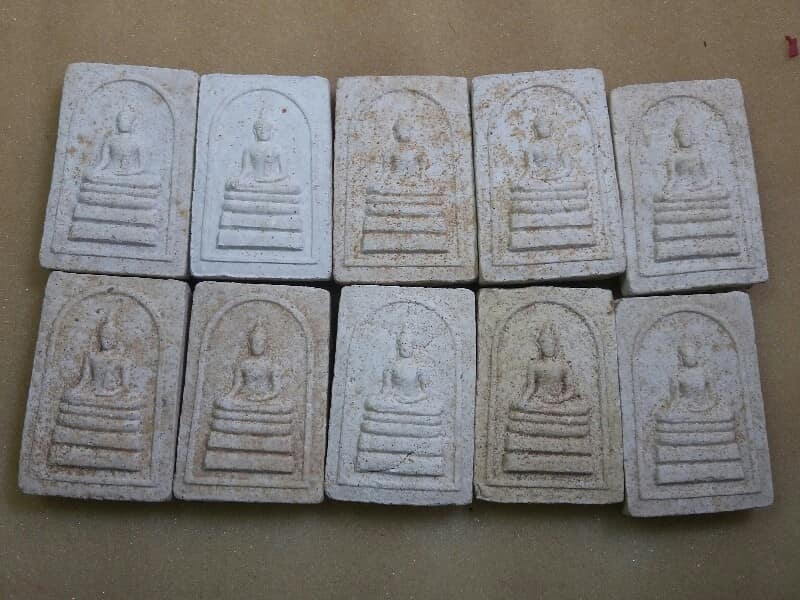 พระสมเด็จ วัดโบสถ์ อ.เสนา พระนครศรีอยุธยา 10 องค์       เคาะเดียวครับ