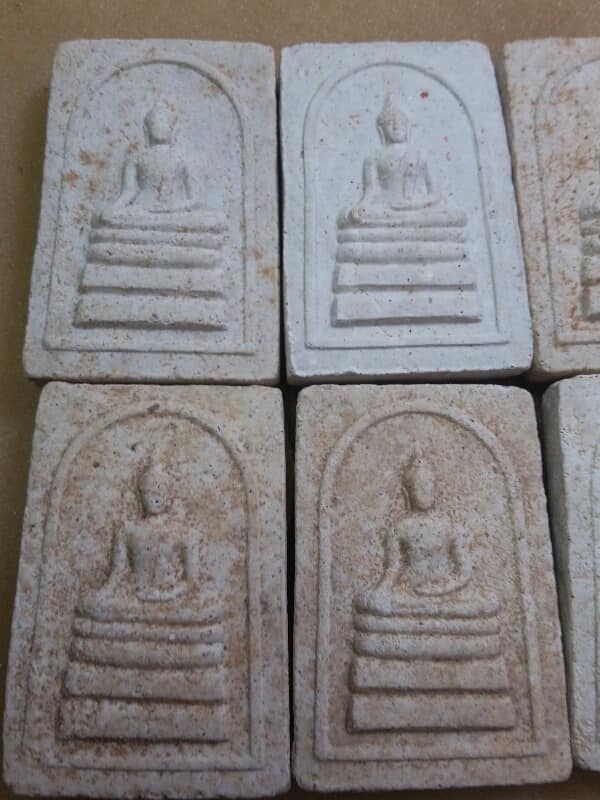 พระสมเด็จ วัดโบสถ์ อ.เสนา พระนครศรีอยุธยา 10 องค์       เคาะเดียวครับ