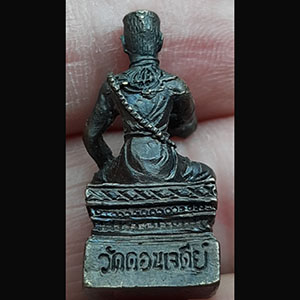 รูปหล่อสมเด็จพระนเรศวร วัดดอนเจดีย์