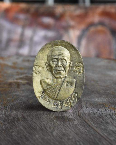 หลวงพ่อคูณ"เหรียญหล่อโบราณปี2537"เนื้อทองฝาบาตร