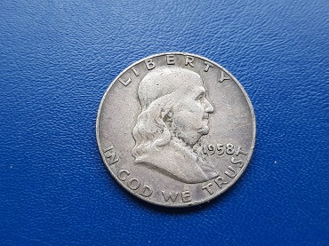 เหรียญ HALF DOLLAR USA เนื้อเงิน ปี 1958 น้ำหนัก 12.7 กรัม (เงิน 90%)