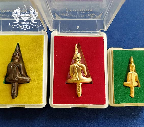 ยอดธงหลวงพ่อพระใส รุ่นบารมีพ่อปี52 3องค์ 