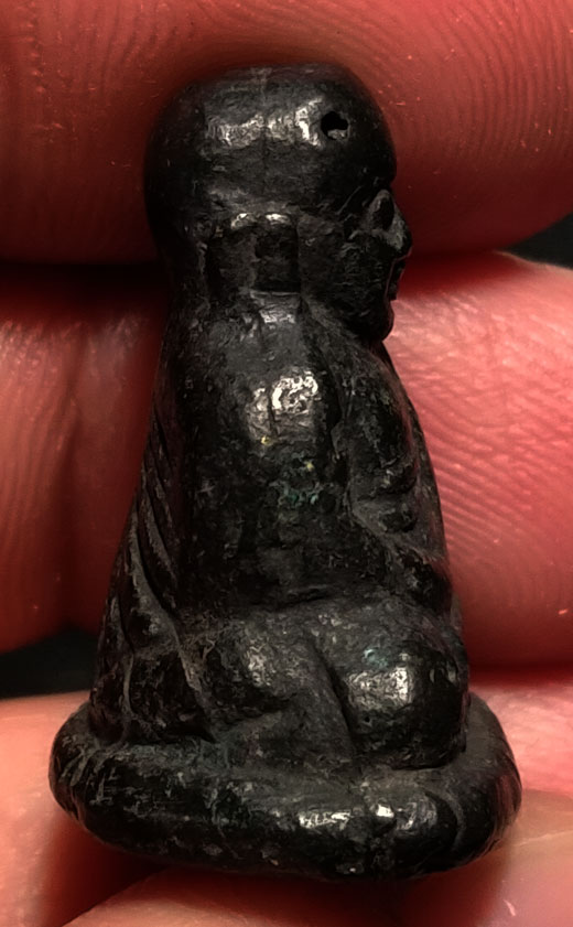 รูปหล่อหลวงพ่อเงินปืนเเตก 28 เศียรโตนิมเนื้อทองระฆังเก่า สวยเข้ม กรรมการอุลงครับ