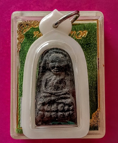 หลวงปู่ทวด รุ่นปาฏิหาริย์-ลายเซนต์ ปี49-51 พิมพ์พระรอด เนื้อว่าน ฝังหัวใจพระราหู...เคาะเดียวแดง...