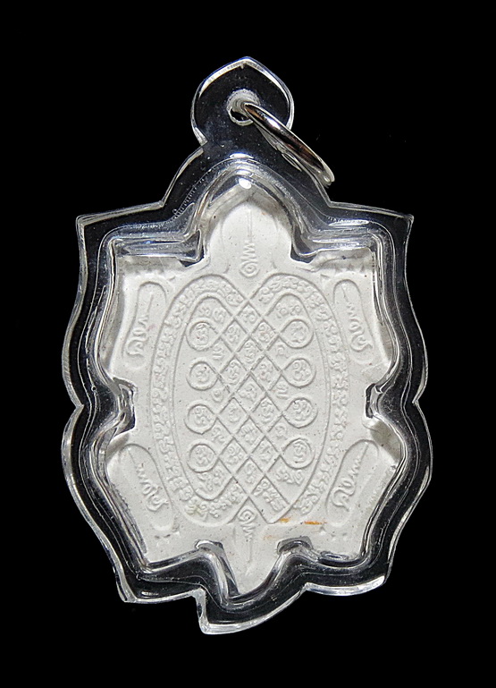 พญาเต่าเรือน เนื้อผงสีขาว เสาร์ห้า หลวงพ่อหลิว วัดไร่แตงทอง ลูกศิษย์สร้างถวาย ปี 2539 (1)