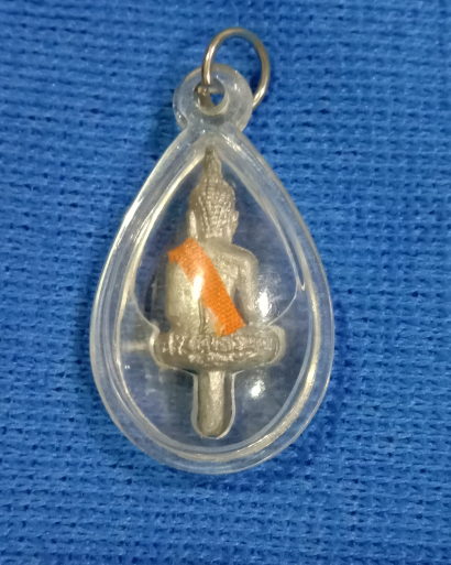 หลวงพ่อคูณ"รุ่น5(ท้ายิง)ปี40เนื้อตะกั่วเถื่อนติดจีวรเลี่ยมพร้อมใช้สวยสุดๆ