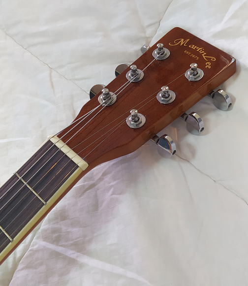 กีตาร์ Martinlee ML-408 เสียงดี กังวาล เบสพุ่ง สบายนิ้ว ถูกคุ้มเกินราคา ของใหม่ ทรง OM with Cut away