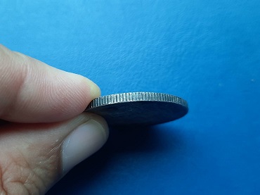 เหรียญ 1 บาท ร.5-ตราแผ่นดิน เนื้อเงิน ไม่มี ร.ศ. น้ำหนัก 15.2 กรัม๒