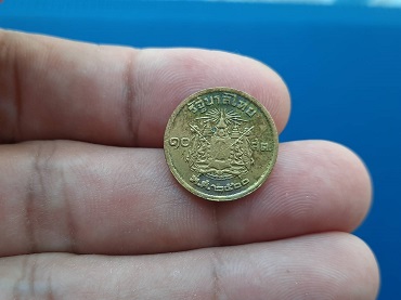 เหรียญ 10 สตางค์ พ.ศ. 2500 เนื้อทองเหลือง เลข ๑ หางยาว เดิมๆ สวยๆ (เหรียญ ร.9 หายาก อันดับ 4)