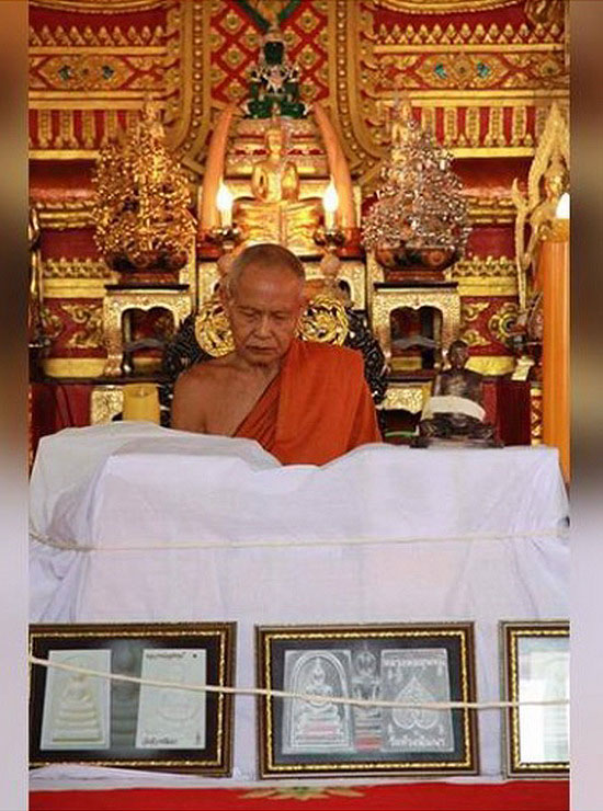 พระสมเด็จหล่อ หลวงพ่อสุพจน์ วัดห้วงพัฒนา จ.ตราด รุ่นบันดาลทรัพย์ ปี63 เนื้อรวมมวลสาร เทดินไทย