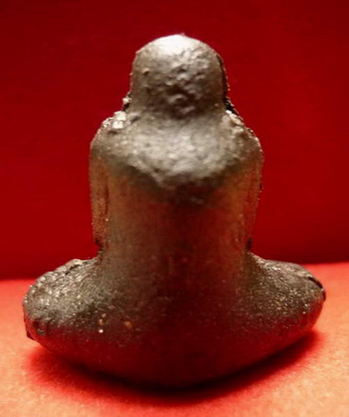 พระปิดตาเนื้อผงผสมว่าน ด้านหน้ายันต์ ฤ พ่อท่านแก้ว วัดสะพานไม้แก่น จ.สงขลา