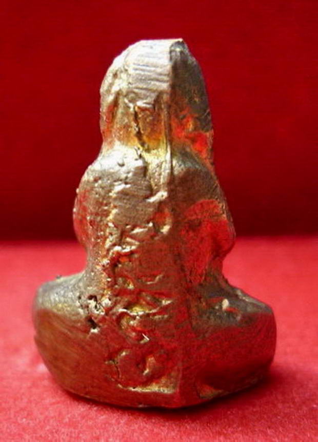 พระปิดตาเนื้อทองผสม วรรณะแก่ทอง วัดถ้ำยะลา ปี ๒๕๑๑