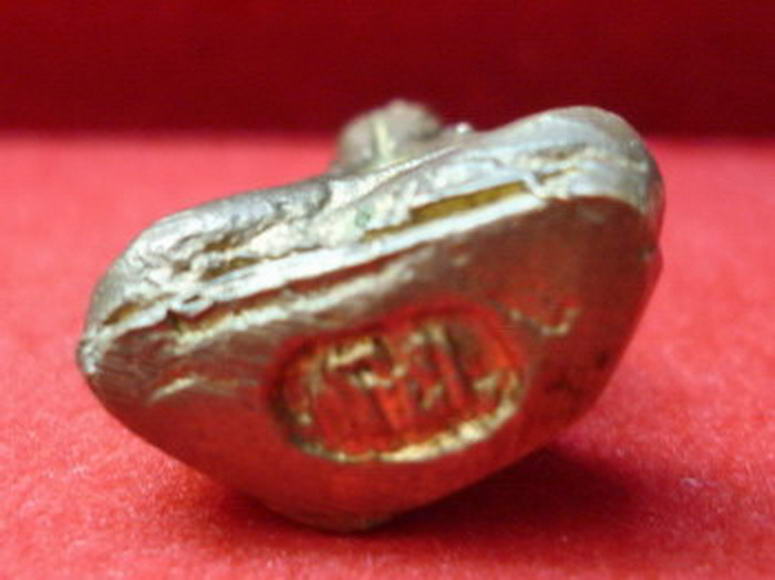 พระปิดตาเนื้อทองผสม วรรณะแก่ทอง วัดถ้ำยะลา ปี ๒๕๑๑