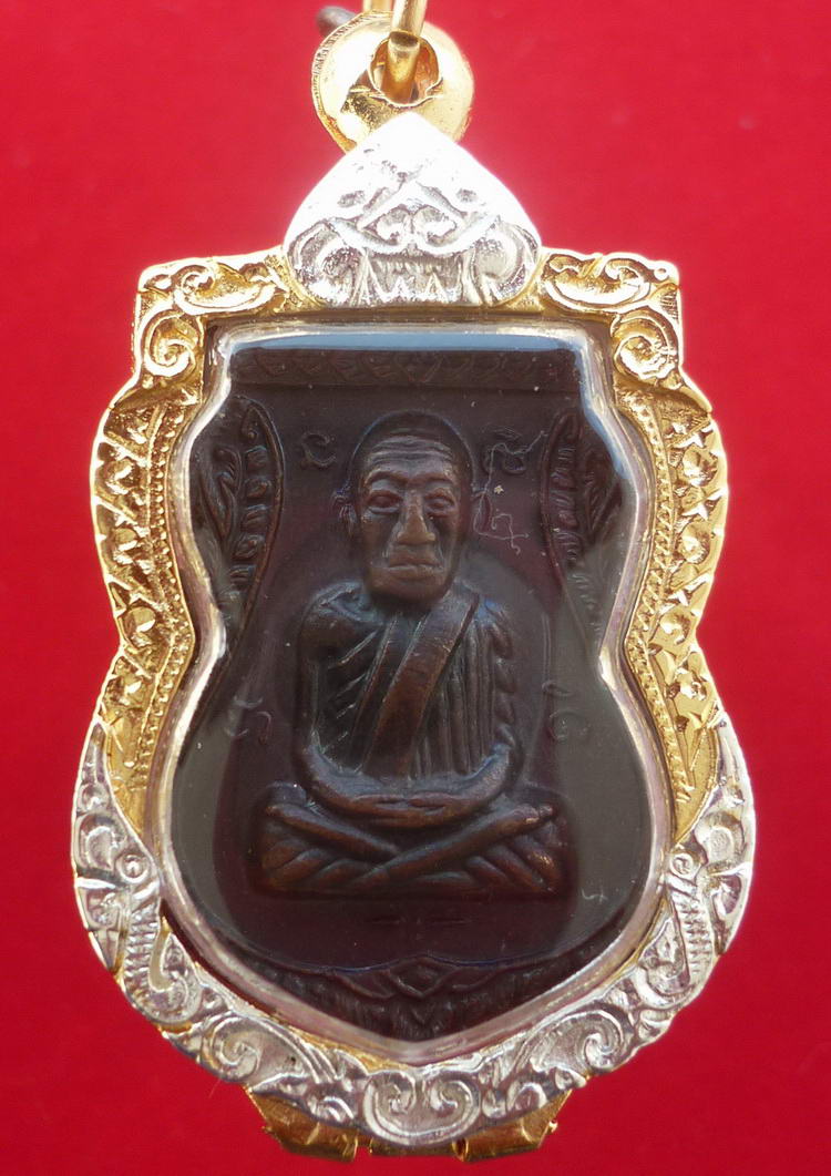 เหรียญใบเสมาใหญ่หลวงพ่อทวด วัดพังเถี๊ยะ ด้านหลังยันต์ จ.สงขลา จัดสร้างพิธีใหญ่ ปี พ.ศ.๒๕๐๕ 