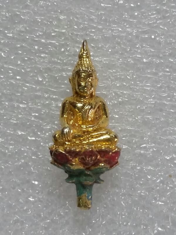 พระหล่อยอดธง ไม่ทราบที่   เคาะเดียวครับ