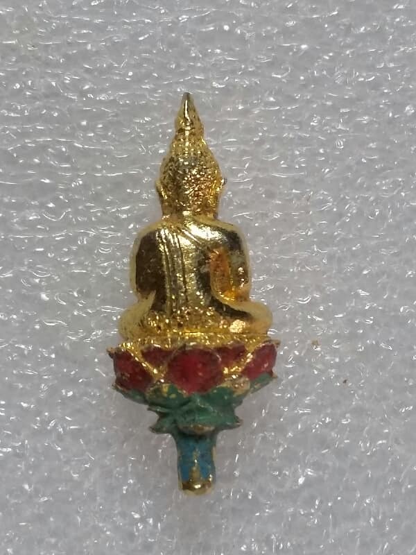 พระหล่อยอดธง ไม่ทราบที่   เคาะเดียวครับ