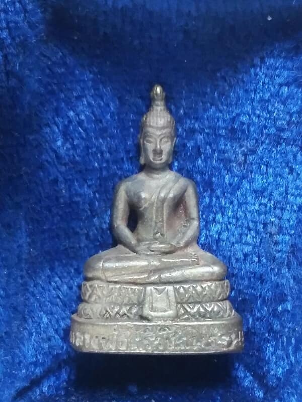 รูปหล่อหลวงพ่อศรีวชิรบรรพ รุ่น๑ วัดกำมะเชียร สุพรรณบุรี  เคาะเดียวครับ