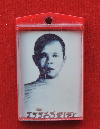 รูปถ่ายหลวงพ่อคูณ วัดบ้านไร่ ปี36 หลังปั๊มยันต์ เลี่ยมพลาสติกเดิมๆจากวัด หายาก น่าเก็บสะสม