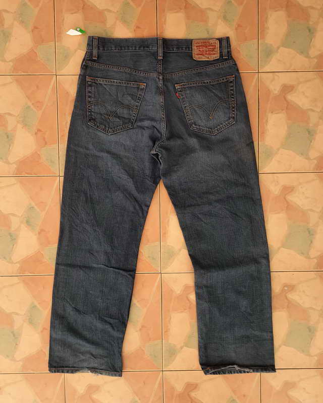 กางเกงยีนส์ Levi's 559 Made in Mexico เอววัดจริง 34 นิ้ว ยาว 40 นิ้ว ปลายขากว้าง 8นิ้วครึ่ง