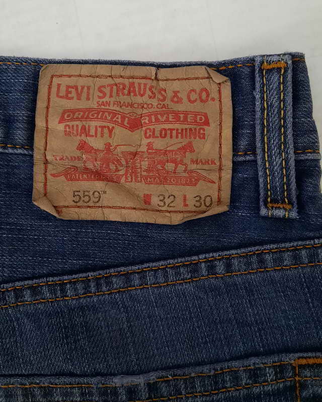 กางเกงยีนส์ Levi's 559 Made in Mexico เอววัดจริง 34 นิ้ว ยาว 40 นิ้ว ปลายขากว้าง 8นิ้วครึ่ง