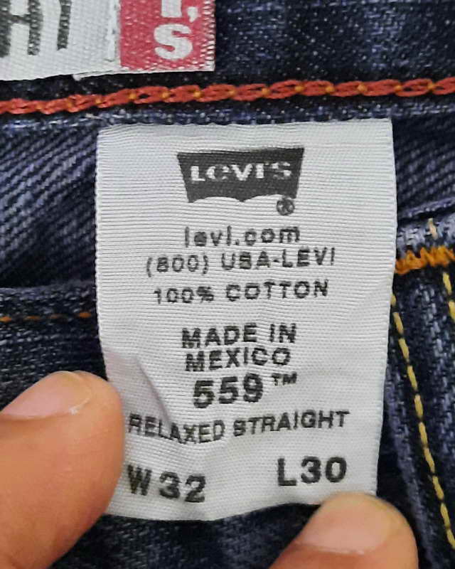 กางเกงยีนส์ Levi's 559 Made in Mexico เอววัดจริง 34 นิ้ว ยาว 40 นิ้ว ปลายขากว้าง 8นิ้วครึ่ง