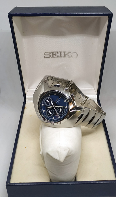 SEIKO รุ่นหายาก มีกล่อง โครโนกราฟ 10BAR หน้าปัดเล่นระดับฟ้าและเทาดำ มือสองใน ebay 8พันกว่าบาท