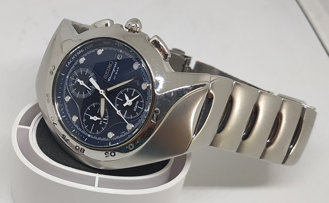 SEIKO รุ่นหายาก มีกล่อง โครโนกราฟ 10BAR หน้าปัดเล่นระดับฟ้าและเทาดำ มือสองใน ebay 8พันกว่าบาท