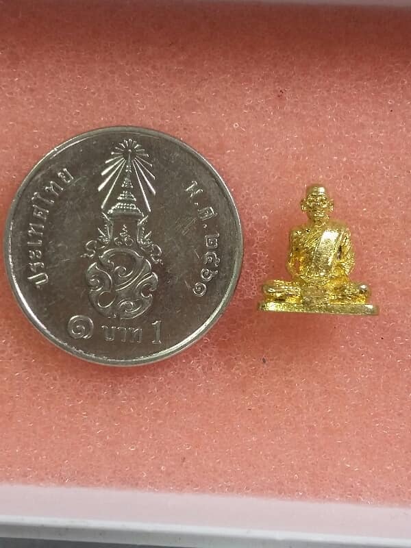 รูปหล่อองค์เล็ก เกจิ ไม่ทราบที่     เคาะเดียวครับ 