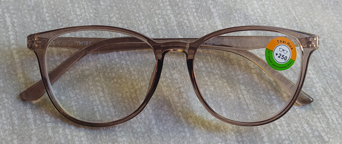 แว่นสายตายาว 9H GREY CLEAR FRAME ของแท้ ของใหม่ น้ำหนักเบา พร้อมซองใส่และผ้าเช็ดแว่น