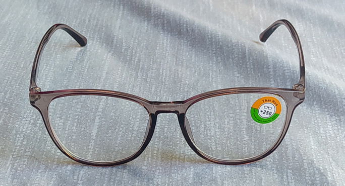 แว่นสายตายาว 9H GREY CLEAR FRAME ของแท้ ของใหม่ น้ำหนักเบา พร้อมซองใส่และผ้าเช็ดแว่น