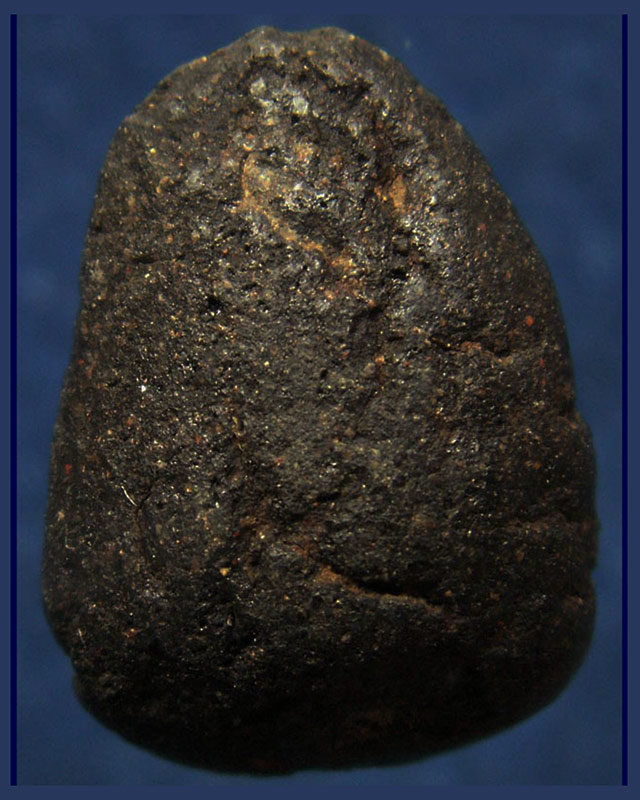 ปิดตาเนื้อผงคลุกรัก หลวงพ่อปุ๊ก วัดพุดซา ปี 2482 ขนาดสูง 2 ซ.ม. พร้อมบัตร DD-Pra