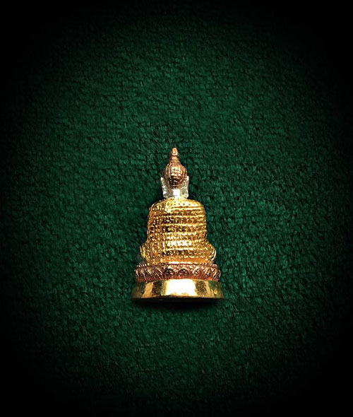 พระแก้วมรกต วัดพระศรีรัตนศาสดาราม ปี 2538 เนื้อเงิน 3 เค พร้อมกล่องเดิมๆครับ