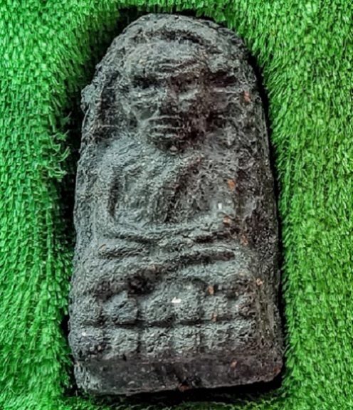 หลวงปู่ทวด รุ่นปาฏิหาริย์-ลายเซนต์ วัดห้วยมงคล ปี49-51 เนื้อว่าน ฝังหัวใจพระราหู...เคาะเดียวแดง...