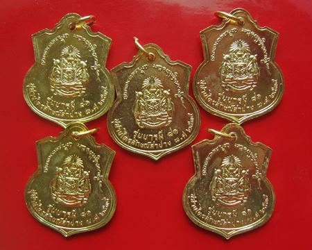 เหรียญรัชกาลที่ 5 หลังตราแผ่นดิน เนื้อกะไหล่ทองลงยา 5 สี รุ่นบารมี 81 ปี 2535 กล่องเดิม พระสวย หลวงพ