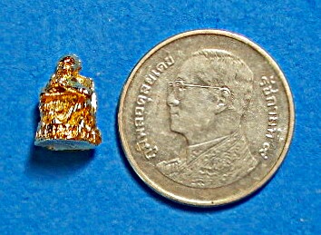  รูปหล่อจิ๋วยอดนิยม นั่งยองสูบยา ลพ. คูณ ปริสุทโธ รุ่น ที่ระลึกสรงน้ำ รุ่นเอกลักษณ์ ปี 38(เคาะเดียว)